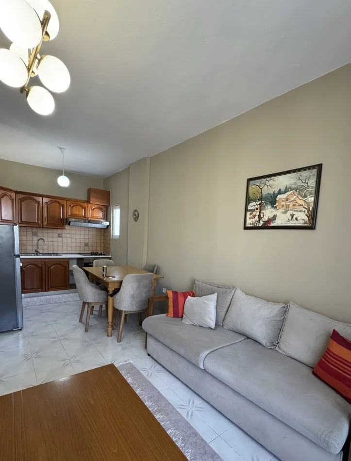 Tirane, jepet me qera apartament 2+1 Kati 6, 101 m² 500 € (Rruga e Kavajes, Globe)