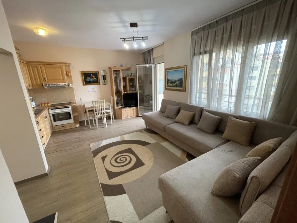 Tirane, jepet me qera apartament 2+1+Aneks+Ballkon , 80 m² 800 € (Myslym Shyri)