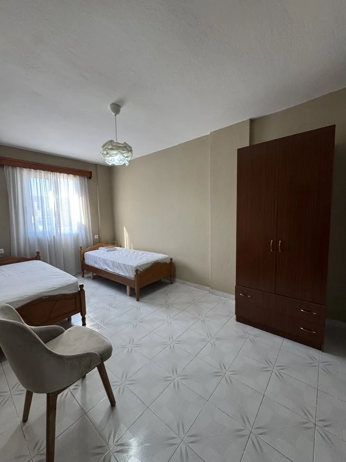 Tirane, jepet me qera apartament 2+1+Ballkon Kati 7, 100 m² 500 € (Rruga e Kavajes)