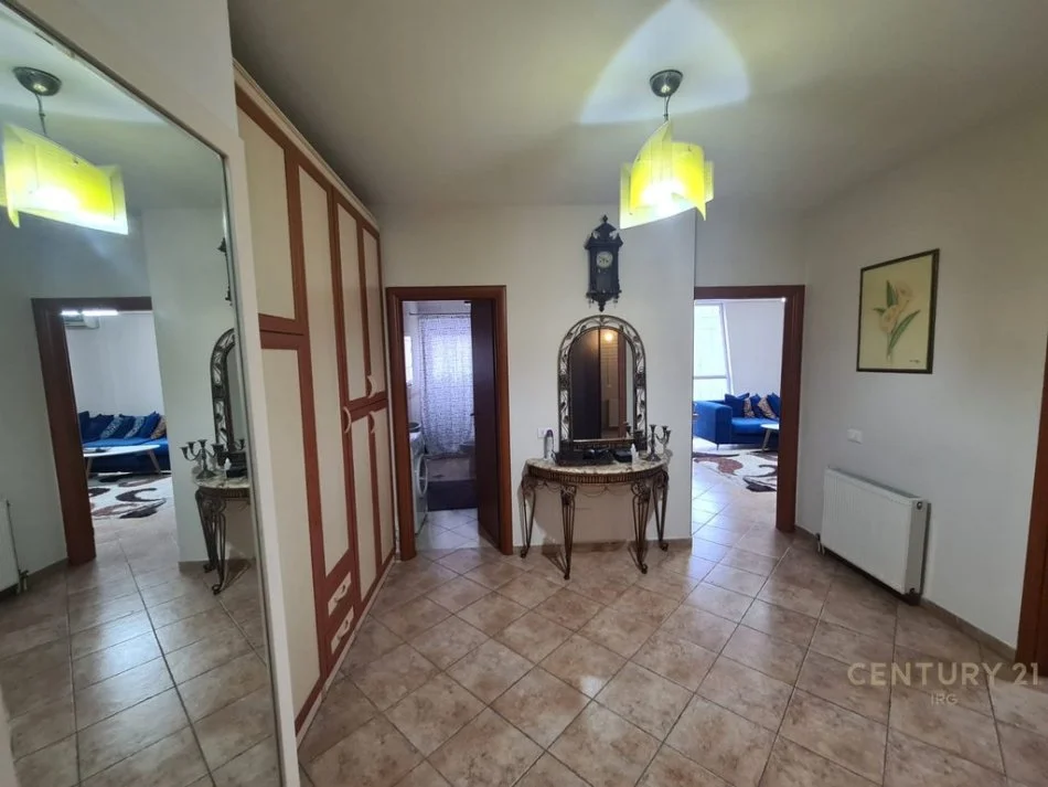 Tirane, jepet me qera apartament 2+1+2 Kati 3, 105 m² 650 € (Komuna Parisit)