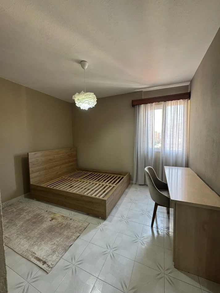 Tirane, jepet me qera apartament 2+1 Kati 6, 101 m² 500 € (Rruga e Kavajes, Globe)