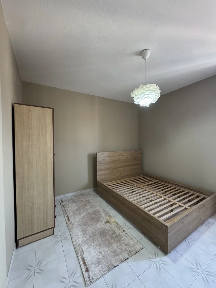 Tirane, jepet me qera apartament 2+1+Ballkon Kati 7, 100 m² 500 € (Rruga e Kavajes)