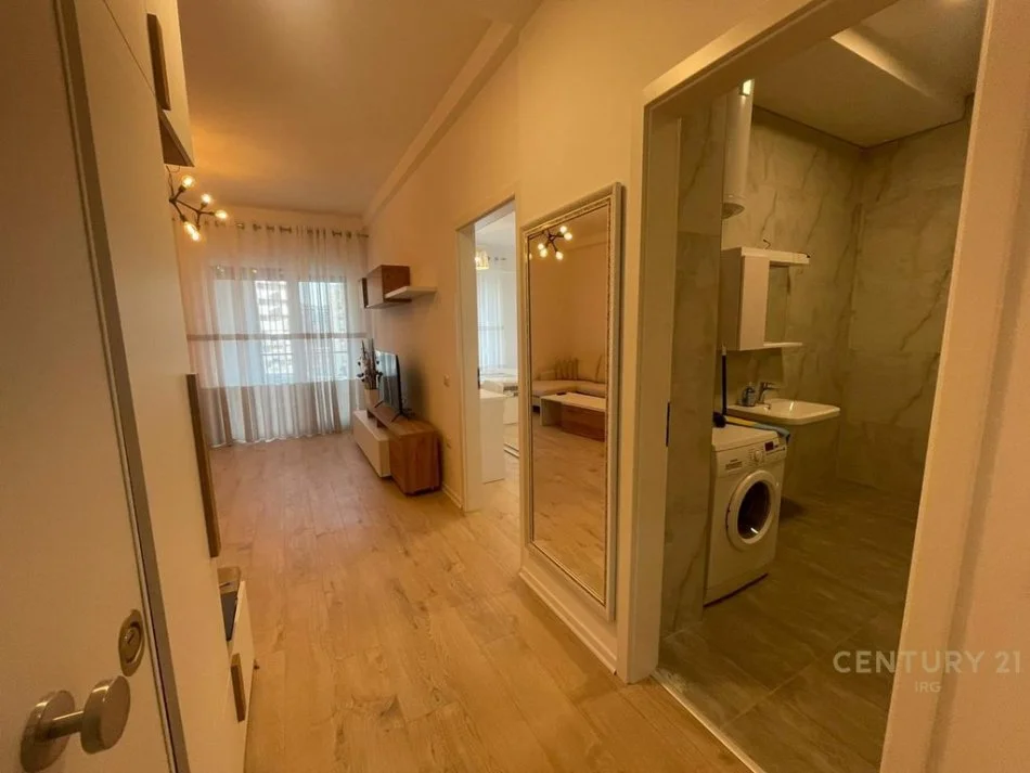 Tirane, jepet me qera apartament 1+1 Kati 4, 72 m² 600 € (Rruga Frosina Plaku, kompleksi Magnet)