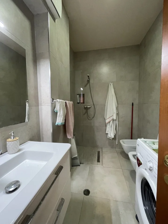 Tirane, jepet me qera apartament 2+1+Aneks+Ballkon , 80 m² 800 € (Myslym Shyri)