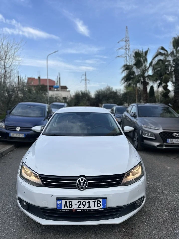 Tirane, shes makine Volkswagen jetta Nafte, e bardhë automatik Kondicioner 7.200 €