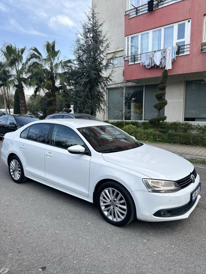 Tirane, shes makine Volkswagen jetta Nafte, e bardhë automatik Kondicioner 7.200 €