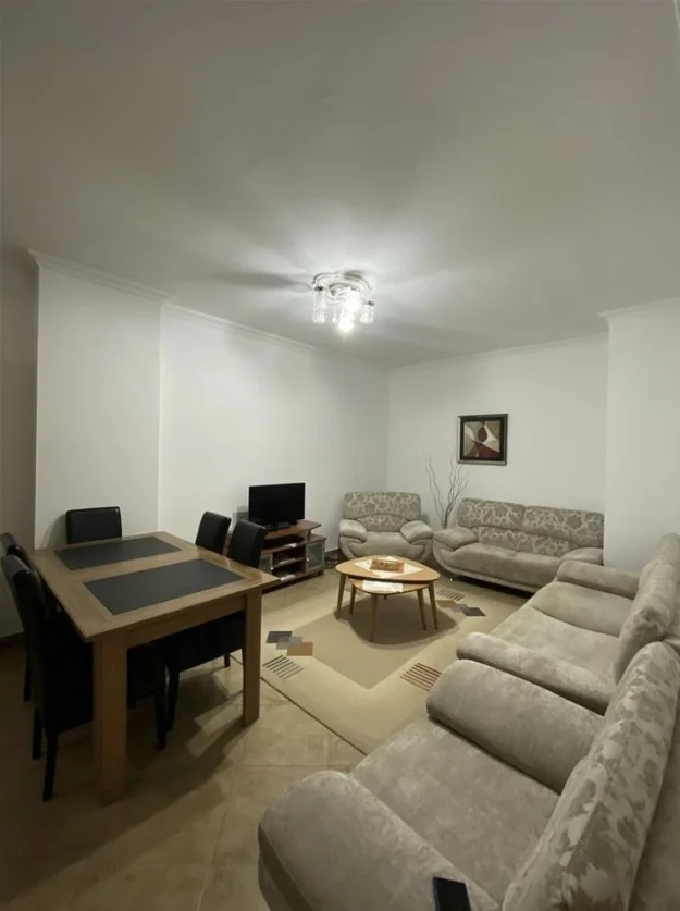 Tirane, jepet me qera apartament 2+1 Kati 4, 105 m² 450 € (Rruga Krist Maloki)
