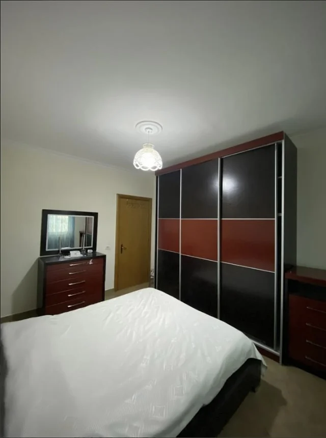 Tirane, jepet me qera apartament 2+1 Kati 4, 105 m² 450 € (Rruga Krist Maloki)