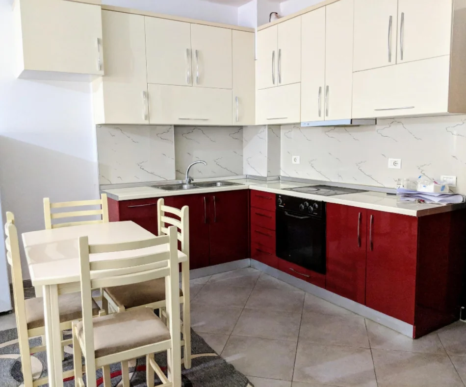 Tirane, jepet me qera apartament 2+1 Kati 4, 85 m² 550 € (Rruga Bill Klinton te Mbikalimi i Kristal Center)