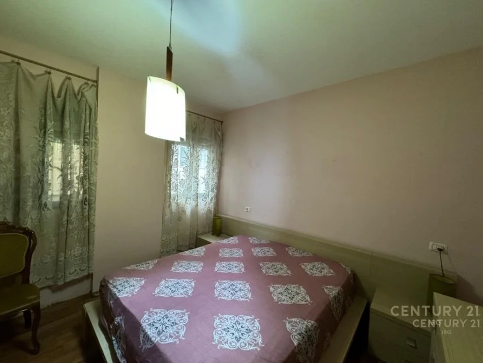 Tirane, jepet me qera apartament 2+1 Kati 3, 85 m² 550 € (Prane Delijorgjit)