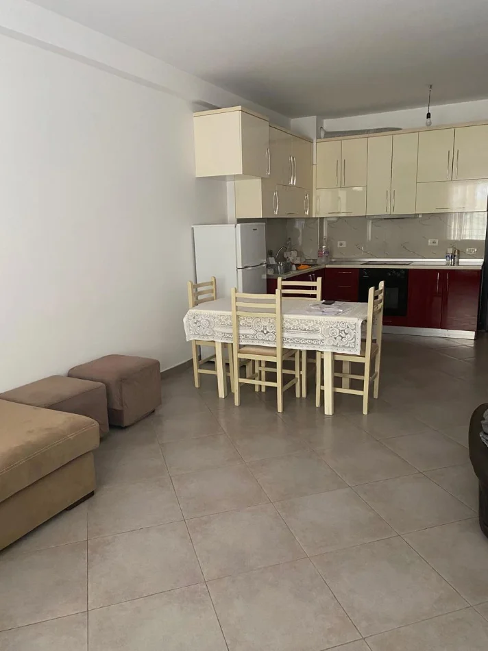 Tirane, jepet me qera apartament 2+1 Kati 4, 85 m² 550 € (Rruga Bill Klinton te Mbikalimi i Kristal Center)