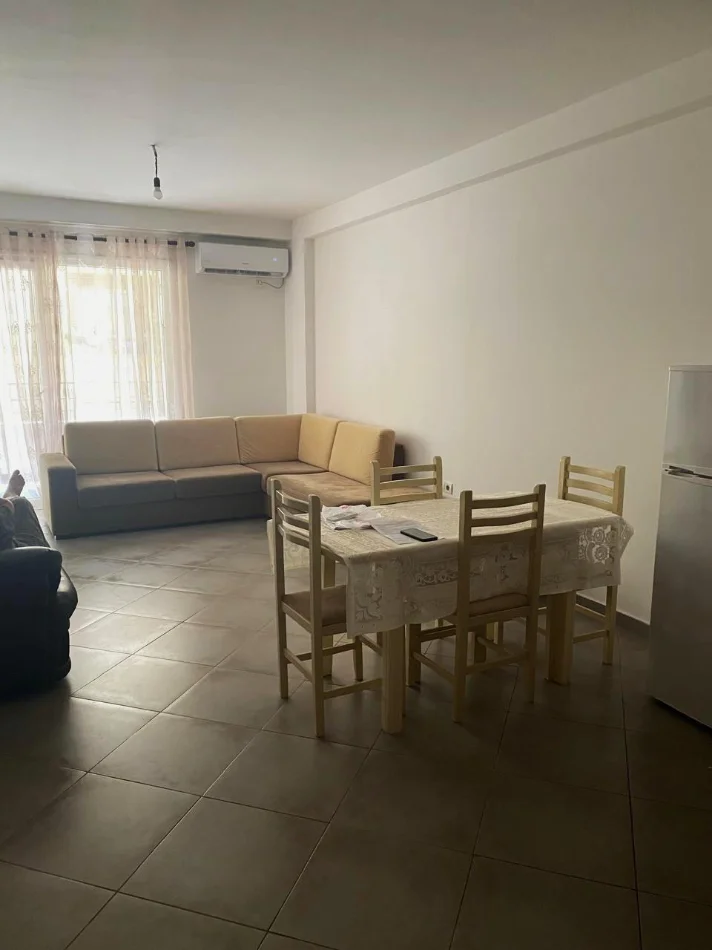 Tirane, jepet me qera apartament 2+1 Kati 4, 85 m² 550 € (Rruga Bill Klinton te Mbikalimi i Kristal Center)