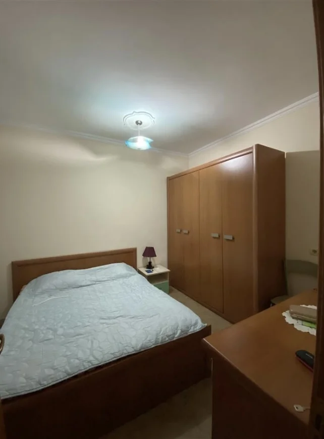 Tirane, jepet me qera apartament 2+1 Kati 4, 105 m² 450 € (Rruga Krist Maloki)
