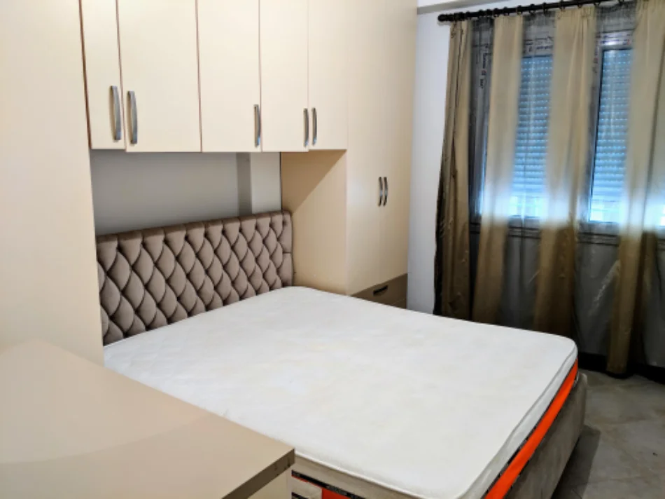 Tirane, jepet me qera apartament 2+1 Kati 4, 85 m² 550 € (Rruga Bill Klinton te Mbikalimi i Kristal Center)