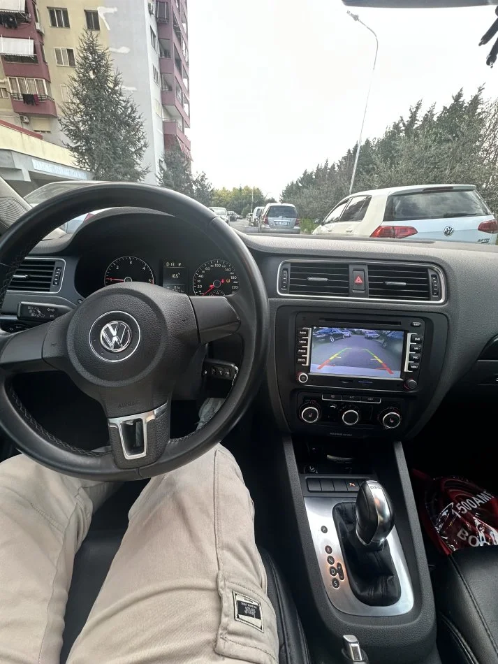 Tirane, shes makine Volkswagen jetta Nafte, e bardhë automatik Kondicioner 7.200 €