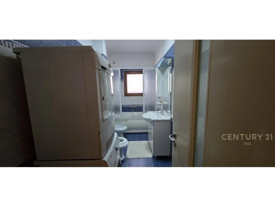 Tirane, jepet me qera apartament 2+1 Kati 2, 100 m² 500 € (Ali demi)