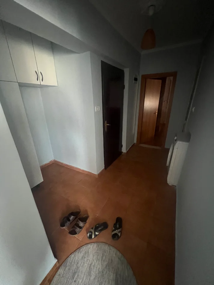 Tirane, jap me qera apartament 1+1 , 58 m² 40,000 Lek (Rruga Kadri Roshi)