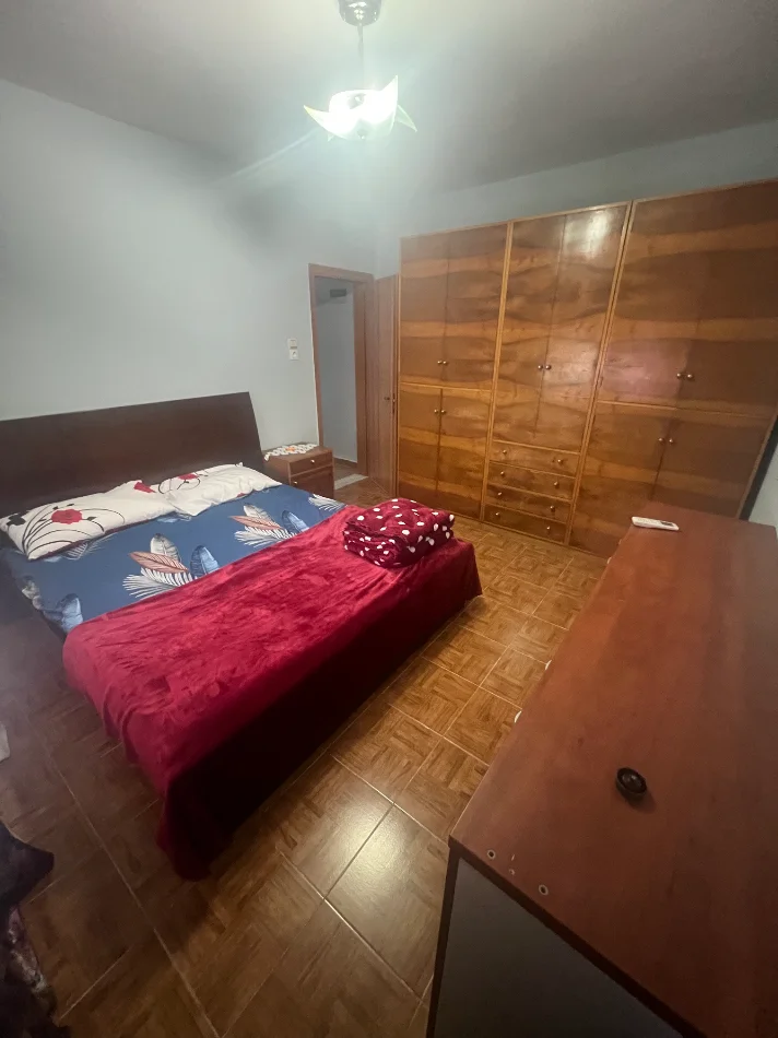 Tirane, jap me qera apartament 1+1 , 58 m² 40,000 Lek (Rruga Kadri Roshi)