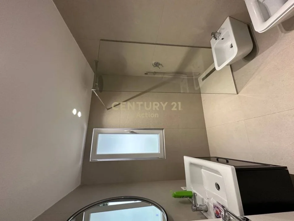 Tirane, shitet Vile 3 Katshe Kati 3, 412 m² 1.500.000 € (Rr. e Elbasanit)