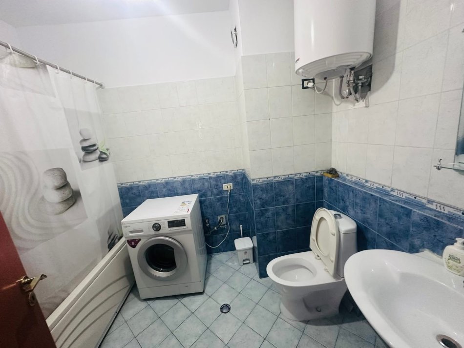 Tirane, jepet me qera apartament 1+1+Ballkon Kati 4, 67 m² 400 € (Laprake)