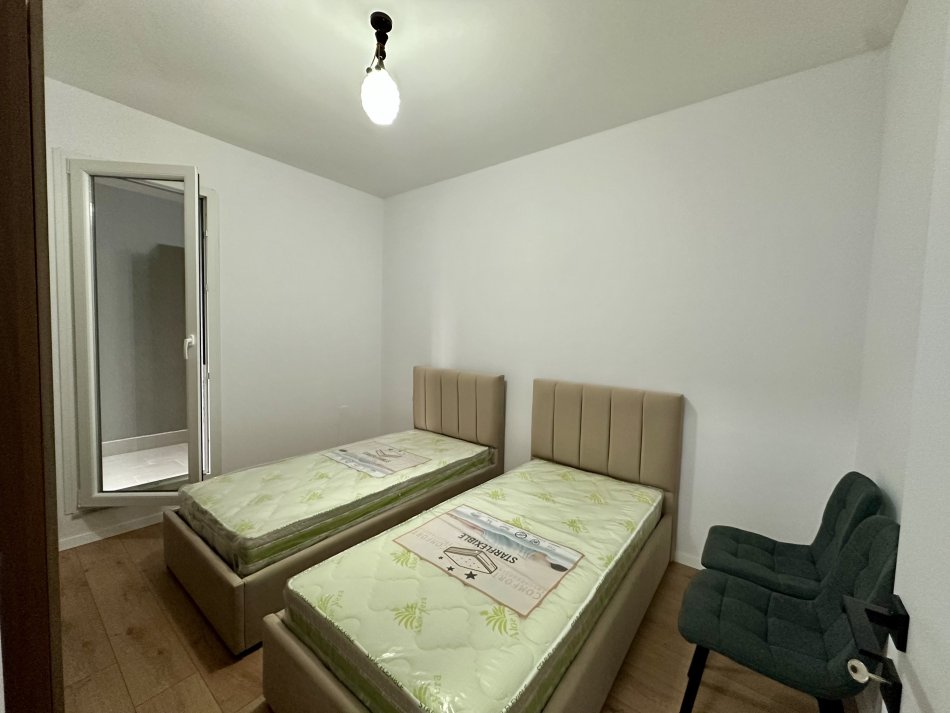 Tirane, jepet me qera apartament 2+1+Ballkon , 74 m² 500 € (Rruga Jodan Misja)