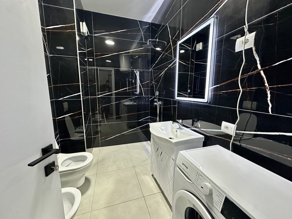 Tirane, jepet me qera apartament 2+1+Ballkon , 74 m² 500 € (Rruga Jodan Misja)