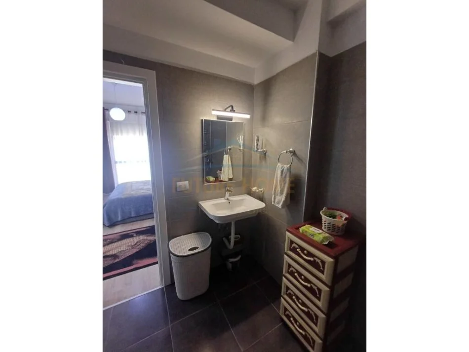 Tirane, shitet apartament 2+1+Ballkon Kati 8, 92 m² 146.000 € (Ali Dem)