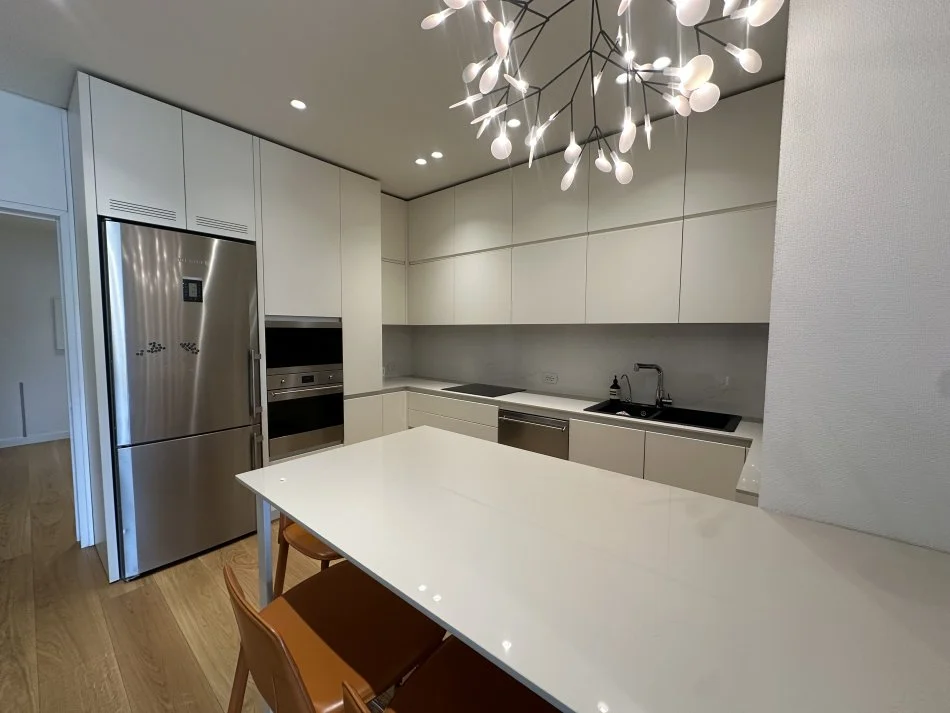 Tirane, jepet me qera apartament 3+1+Ballkon , 160 m² 2.500 € (Rruga Ibrahim Rugova)