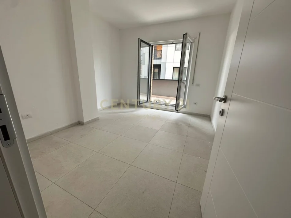 Tirane, jepet me qera apartament 2+1 Kati 1,Bulevardi Ri