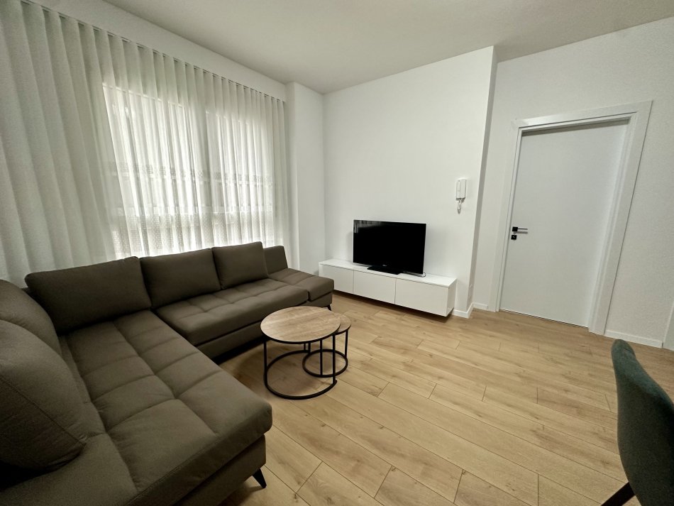 Tirane, jepet me qera apartament 2+1+Ballkon , 74 m² 500 € (Rruga Jodan Misja)