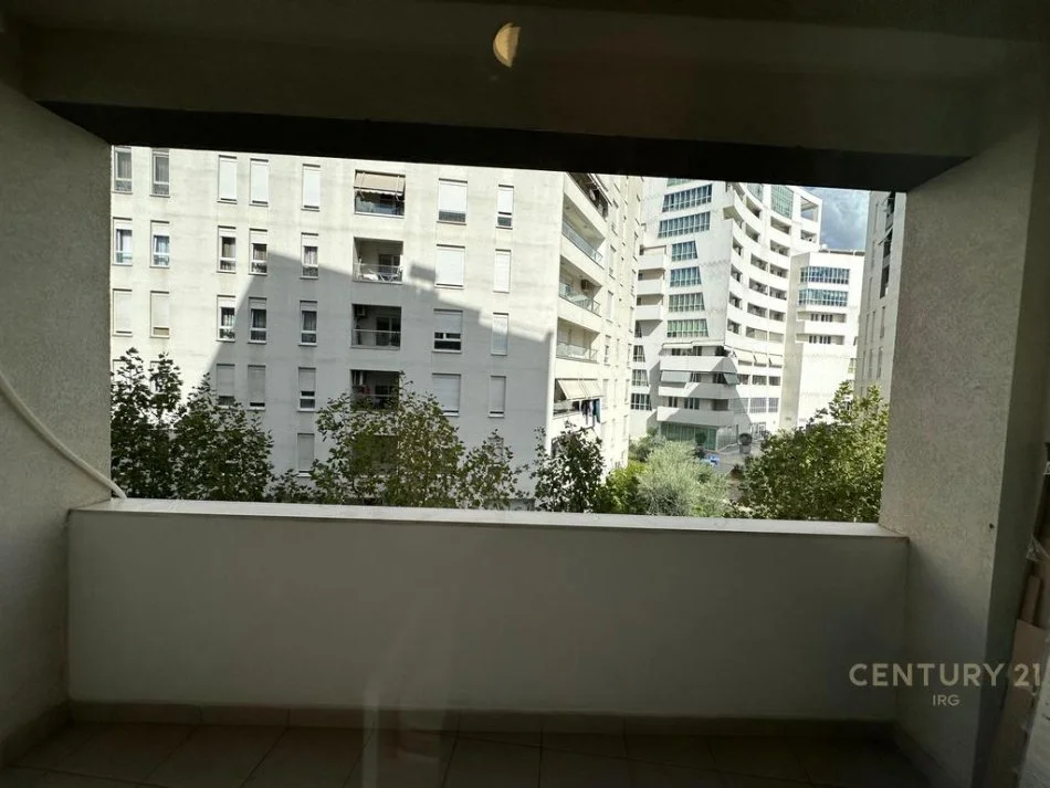 Tirane, jepet me qera apartament 1+1 Kati 2, 62 m² 600 € 