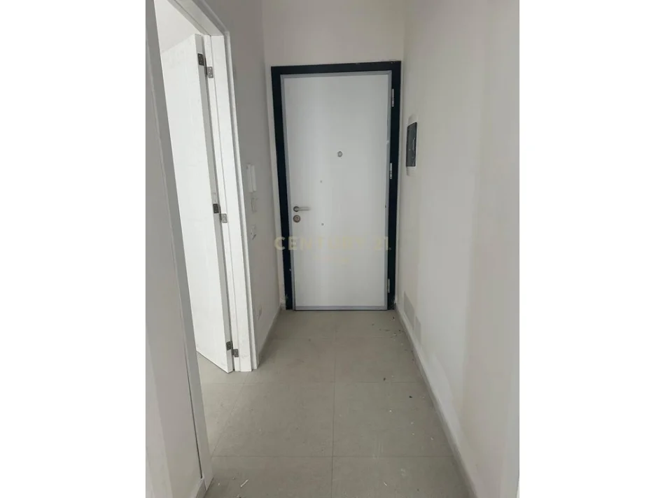 Tirane, jepet me qera apartament 2+1 Kati 1,Bulevardi Ri