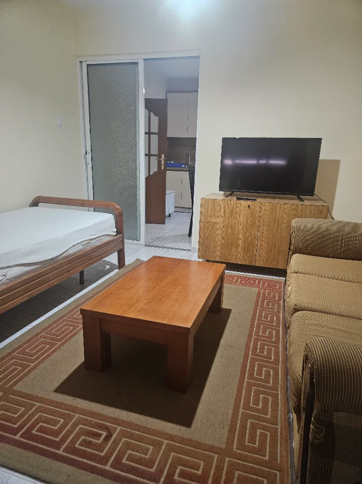 Tirane, jepet me qera apartament 1+1 Kati 4, 53 m² 350 € (Ish Parku ,Rruga Babe Rexha)