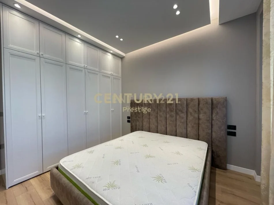 Tirane, jepet me qera apartament 1+1 Kati 1, 76 m² 700 € (Nenkalimi komuna Parisit)