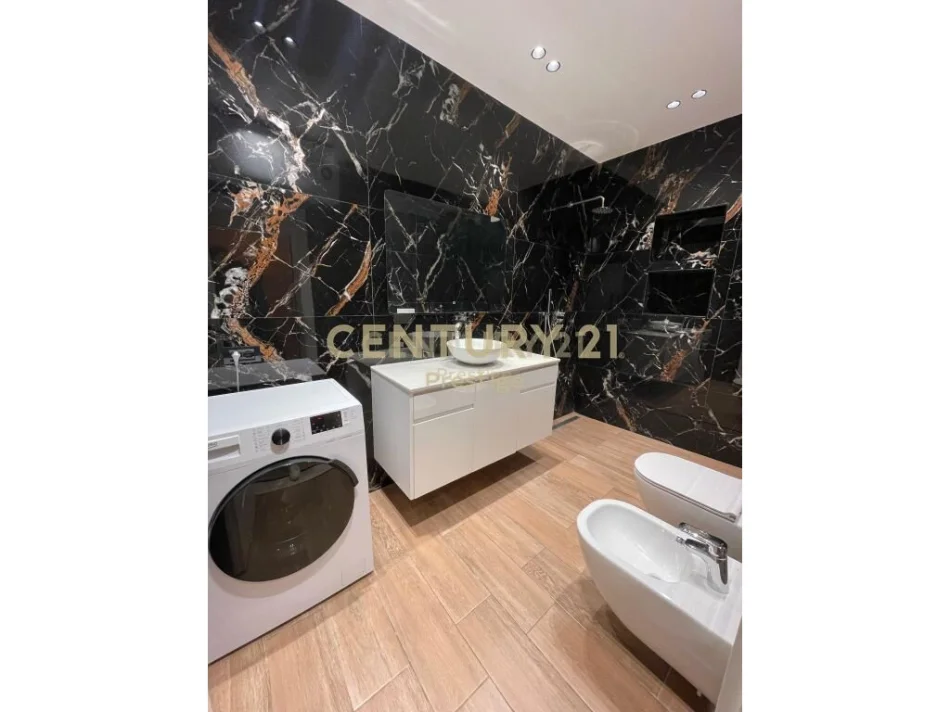 Tirane, jepet me qera apartament 1+1 Kati 1, 76 m² 700 € (Nenkalimi komuna Parisit)