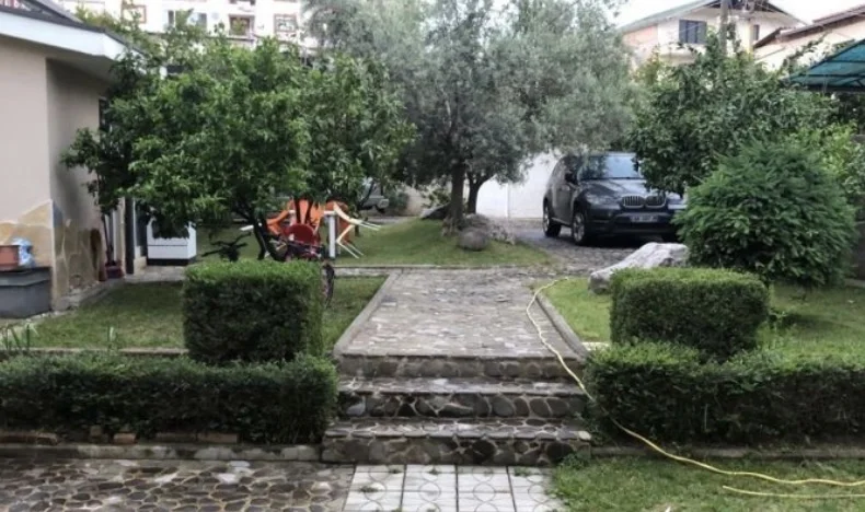 Tirane, shitet 4+1 Kati 0, 200 m² 350.000 € (Rruga Jordan Misja Tirane, Shqiperia)