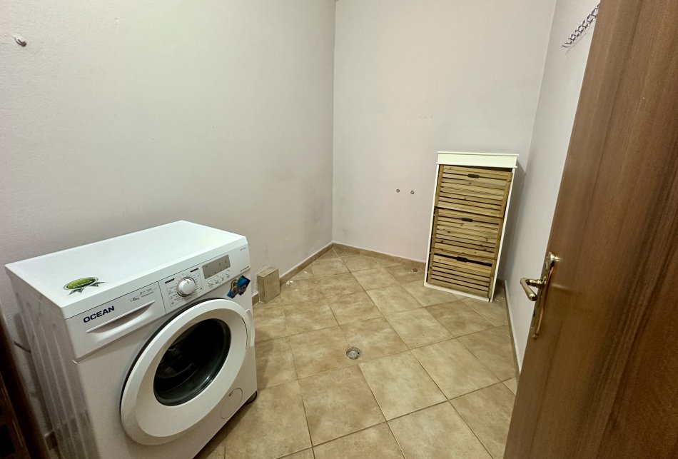 Tirane, jepet me qera apartament 2+1+Aneks+Ballkon Kati 6, 120 m² 600 € (Rruga Jata)