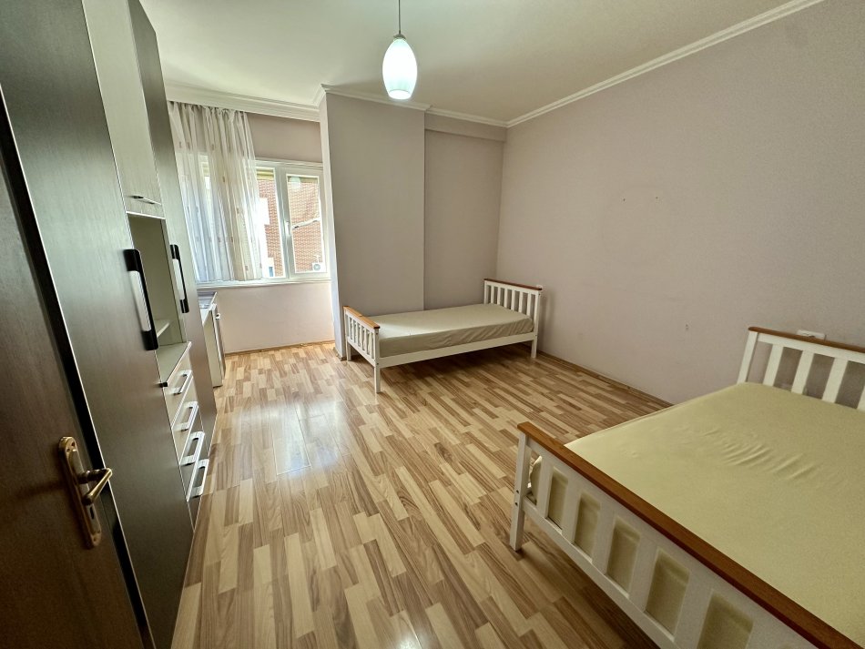 Tirane, jepet me qera apartament 2+1+Aneks+Ballkon Kati 6, 120 m² 600 € (Rruga Jata)