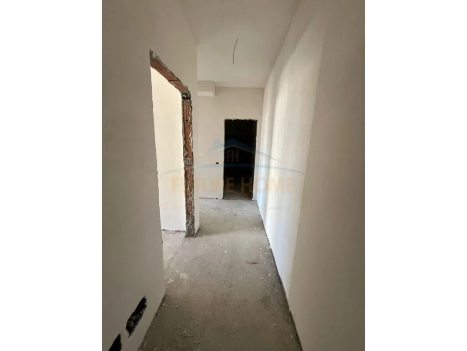 Tirane, shitet apartament 2+1+Ballkon Kati 5, 105 m² 261.250 € (Rruga e Barrikadave)