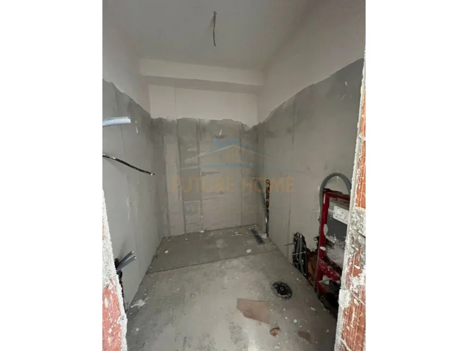 Tirane, shitet apartament 2+1+Ballkon Kati 5, 105 m² 261.250 € (Rruga e Barrikadave)