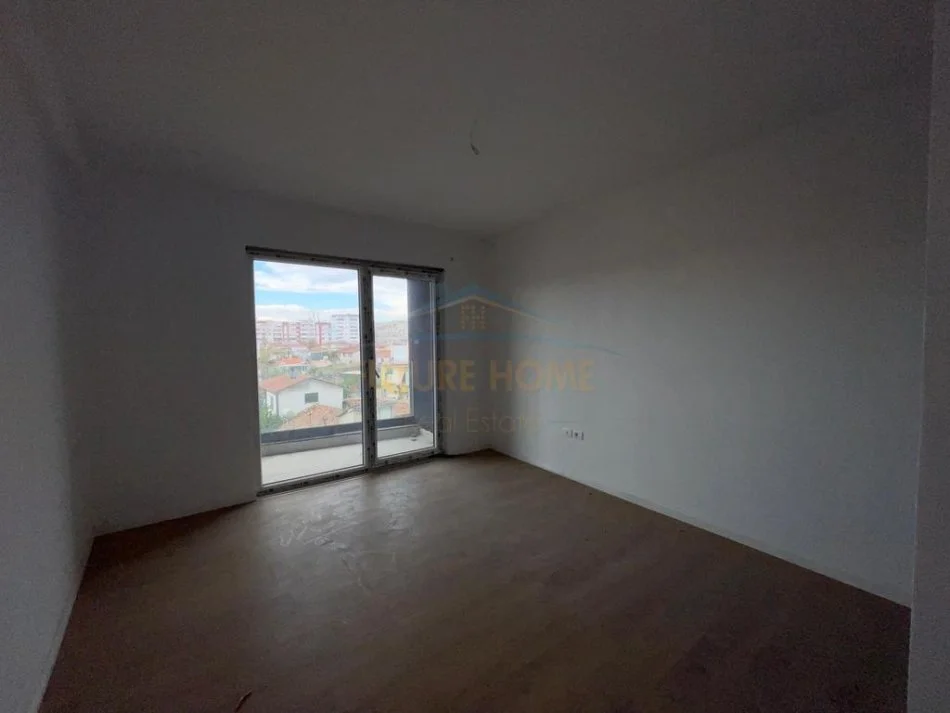Tirane, shitet apartament 2+1+Ballkon Kati 2, 114 m² 190.000 € (Bulevardi i Ri)