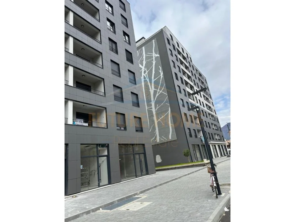 Tirane, shitet apartament 2+1+Ballkon Kati 5, 92 m² 225.000 € (Stacioni i Trenit)