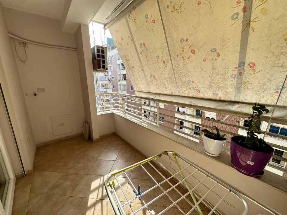 Tirane, jepet me qera apartament 2+1+Aneks+Ballkon Kati 6, 120 m² 600 € (Rruga Jata)