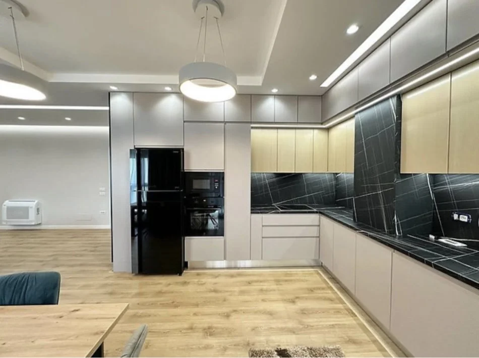 Tirane, jepet me qera apartament 3+1 Kati 2, 170 m² 1.800 € (Liqeni i Thate.)