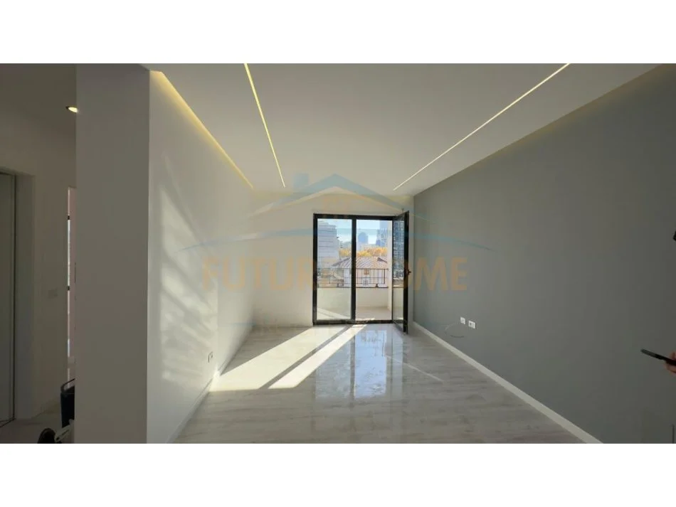 Tirane, shitet apartament 2+1+Ballkon Kati 5, 92 m² 225.000 € (Stacioni i Trenit)