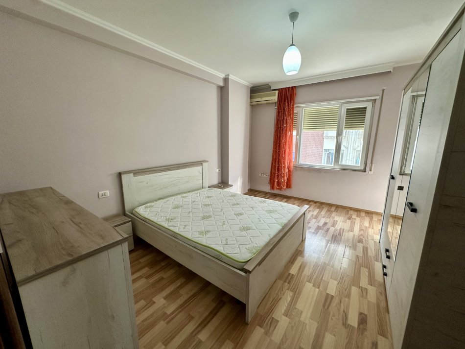 Tirane, jepet me qera apartament 2+1+Aneks+Ballkon Kati 6, 120 m² 600 € (Rruga Jata)