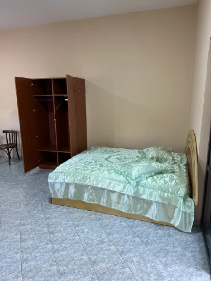 Tirane, jepet me qera garsonier Kati 1, 35 m² 200 € (Rrethi i Shkozes)