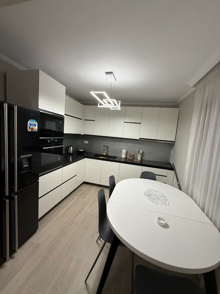 Tirane, jepet me qera apartament 2+1+Ballkon Kati 2, 90 m² (Rr Sales)