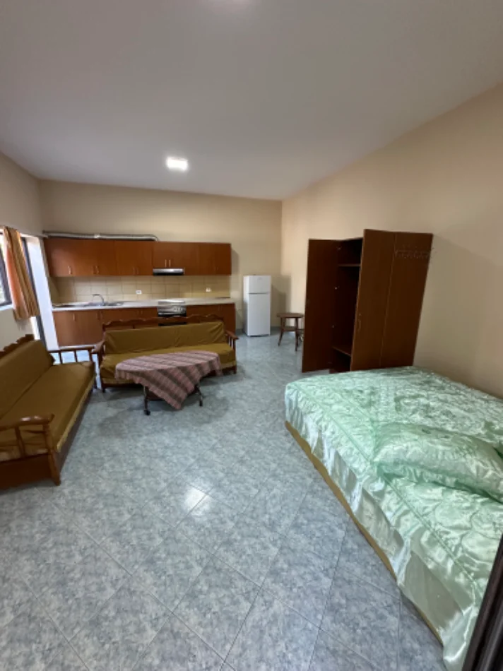 Tirane, jepet me qera garsonier Kati 1, 35 m² 200 € (Rrethi i Shkozes)