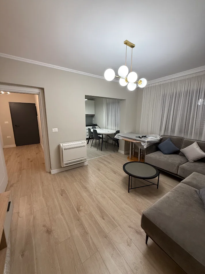 Tirane, jepet me qera apartament 2+1+Ballkon Kati 2, 90 m² (Rr Sales)